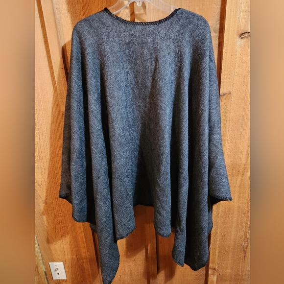 UGG Wool Dark Gray Wrap Shawl One Size - Picture 2 of 4